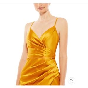 Never worn Mac Duggal SATIN SLEEVELESS FAUX WRAP RUCHED GOWN size 6